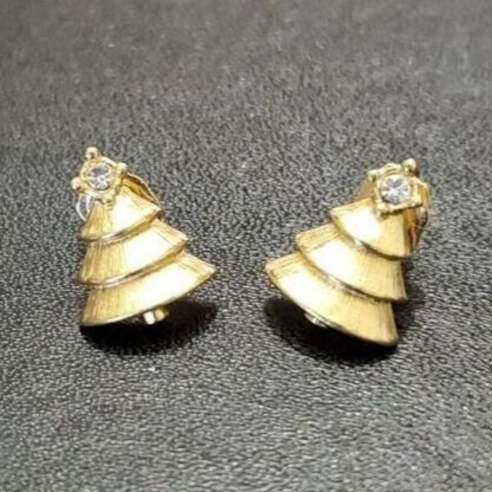 Avon gold tone holiday tree earrings clear rhinestone